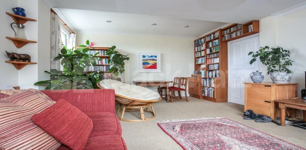 			NEW INSTRUCTION!, 2 Bedroom, 1 bath, 1 reception Apartment			 Ferme Park Road, CROUCH END